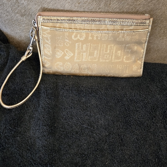 Coach poppy gold Wristlet wallet great condition 2 zippers lots of pockets - Picture 5 of 5